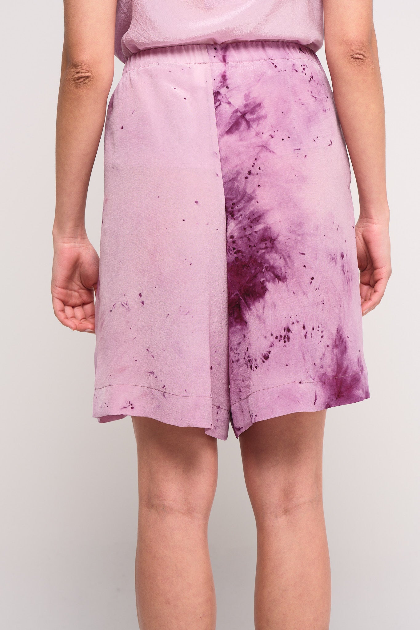 Carmine silk shorts